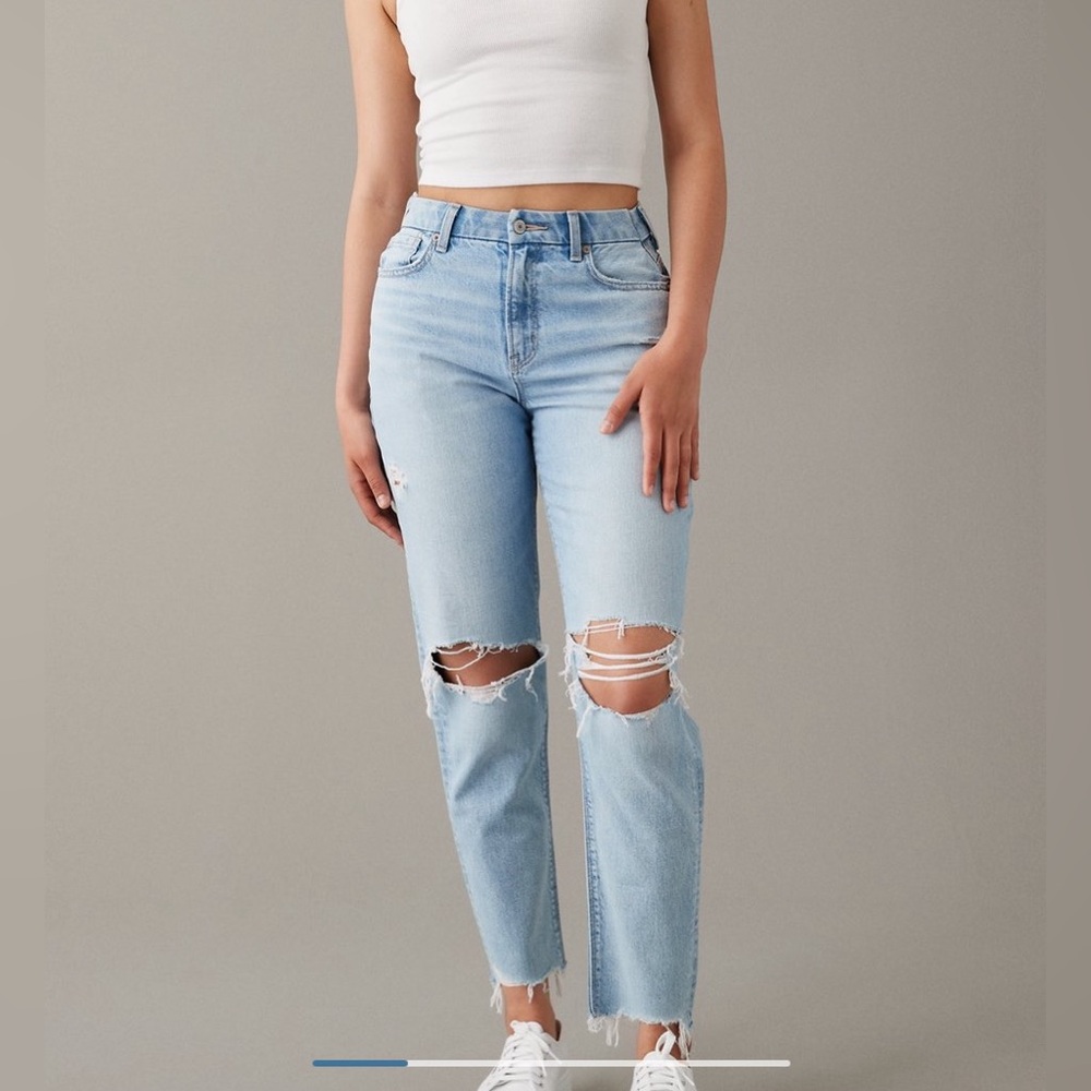AE Strigid Curvy Ripped Mom Jean
